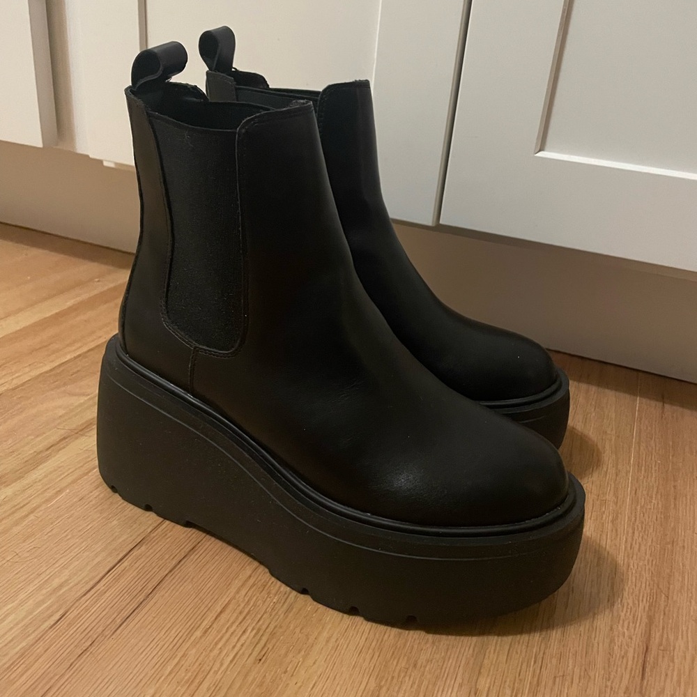 Forever 21 Black Platform Chelsea Boots